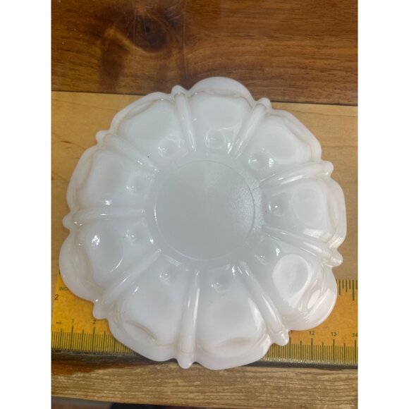 Milk Glass Ashtray Dish Trinket Holder 5.25" wide - Picture 5 of 6